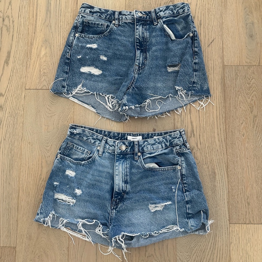 Forever 21 Distressed/Light Denim Short Women's Size 29